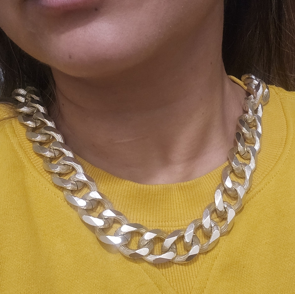 H&M Chunky Gold Necklace. Lightweight & Comfortable Womens